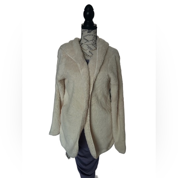 NWT Fuzzy Lightweight Coat - Picture 3 of 6